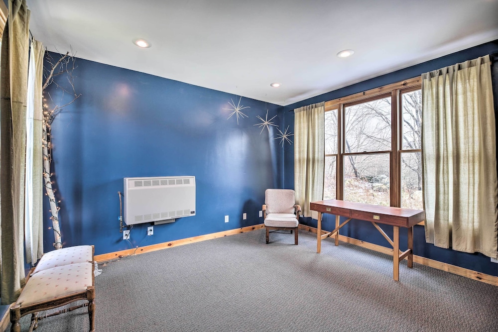 Upscale Montgomery Cabin Near Jay Peak Resort - photo 26