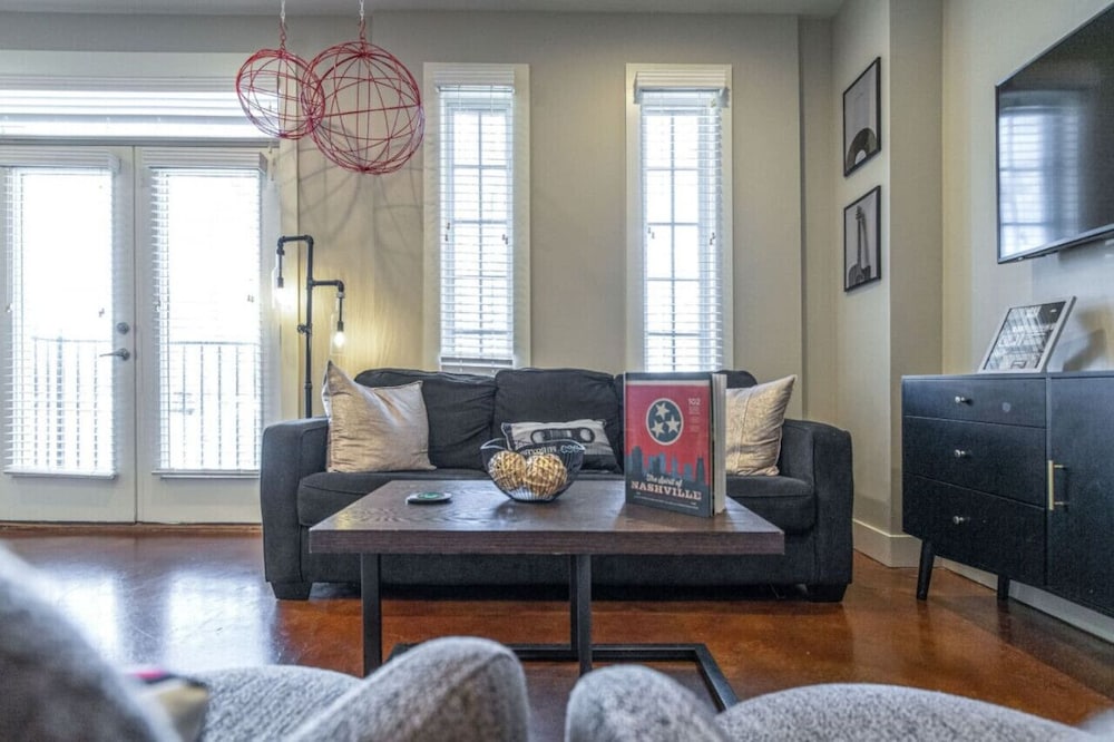 Music Row Nashville King Beds Keyless Entry — 4-Star Luxury Hotel in Nashville, United States