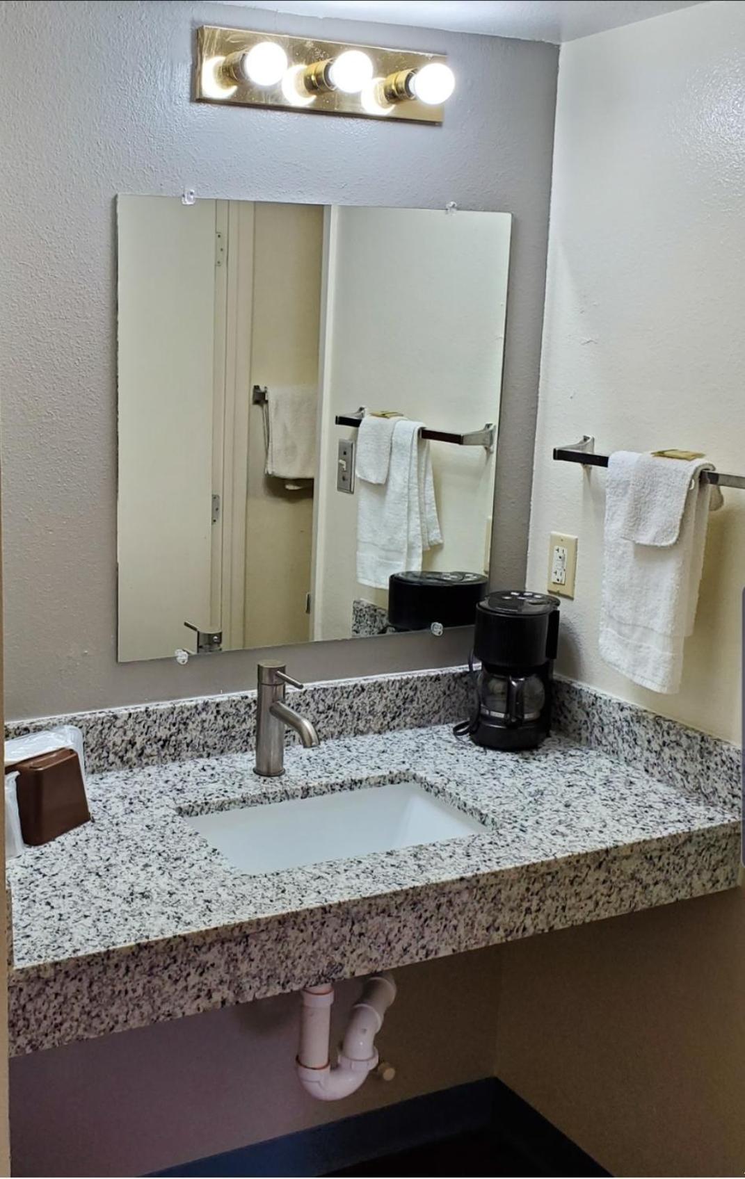 Travelodge by Wyndham Albuquerque West - photo 13