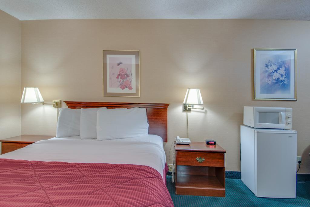 Howard Johnson Express Inn Redding - photo 9