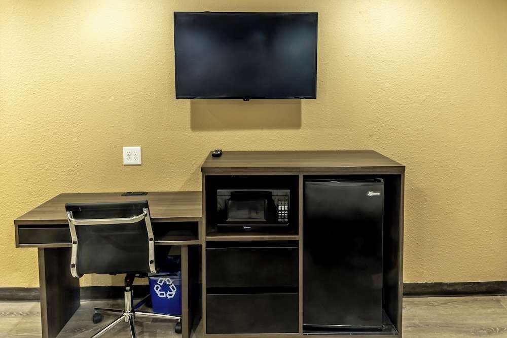 Super 8 by Wyndham Big Spring - photo 12