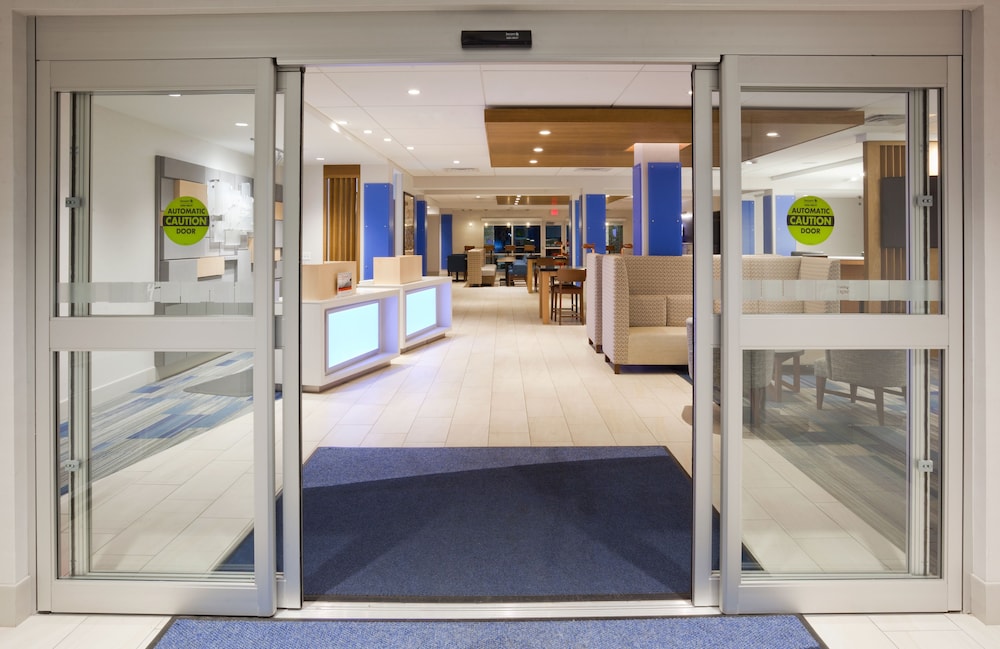 Holiday Inn Express & Suites Des Moines Downtown by IHG - photo 49