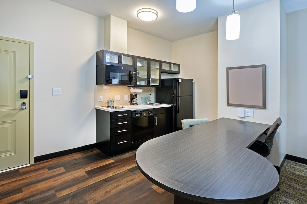 Candlewood Suites Houston Pasadena by IHG - photo 17