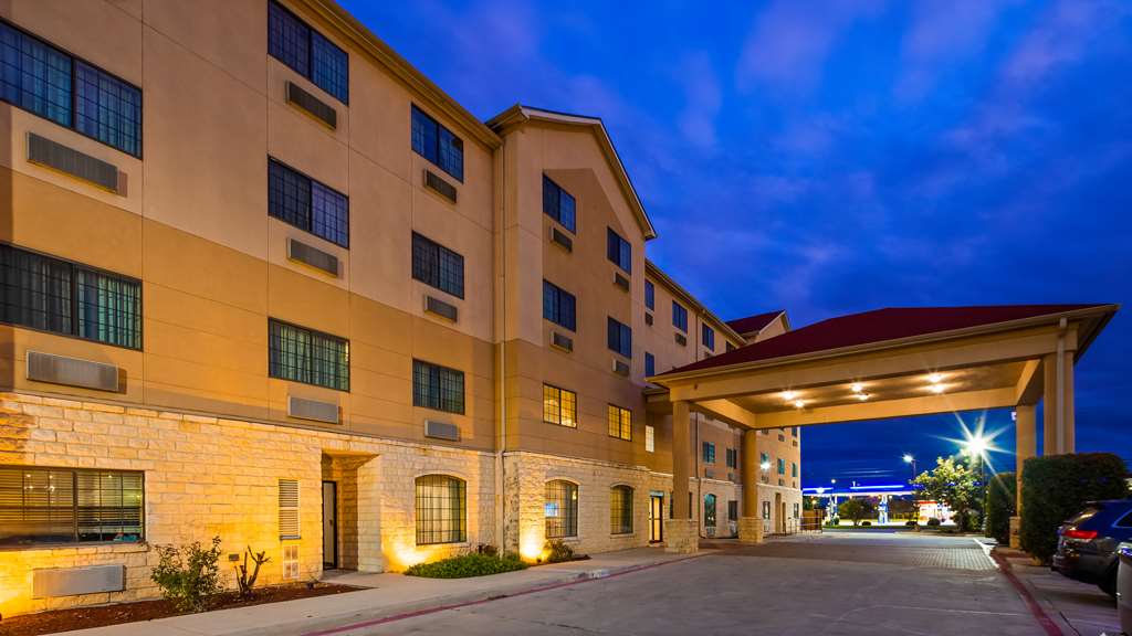 Best Western Windsor Pointe Hotel & Suites Frost Bank Center - photo 19