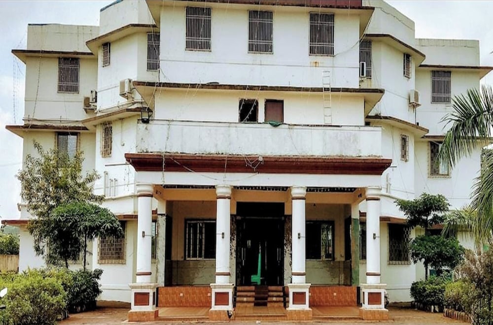 Turning Point Resort in Shahapur, India