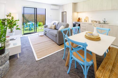 Central Chch Greek Island Vibe 2bed townhouse — 4-Star Luxury Hotel in Christchurch, New Zealand