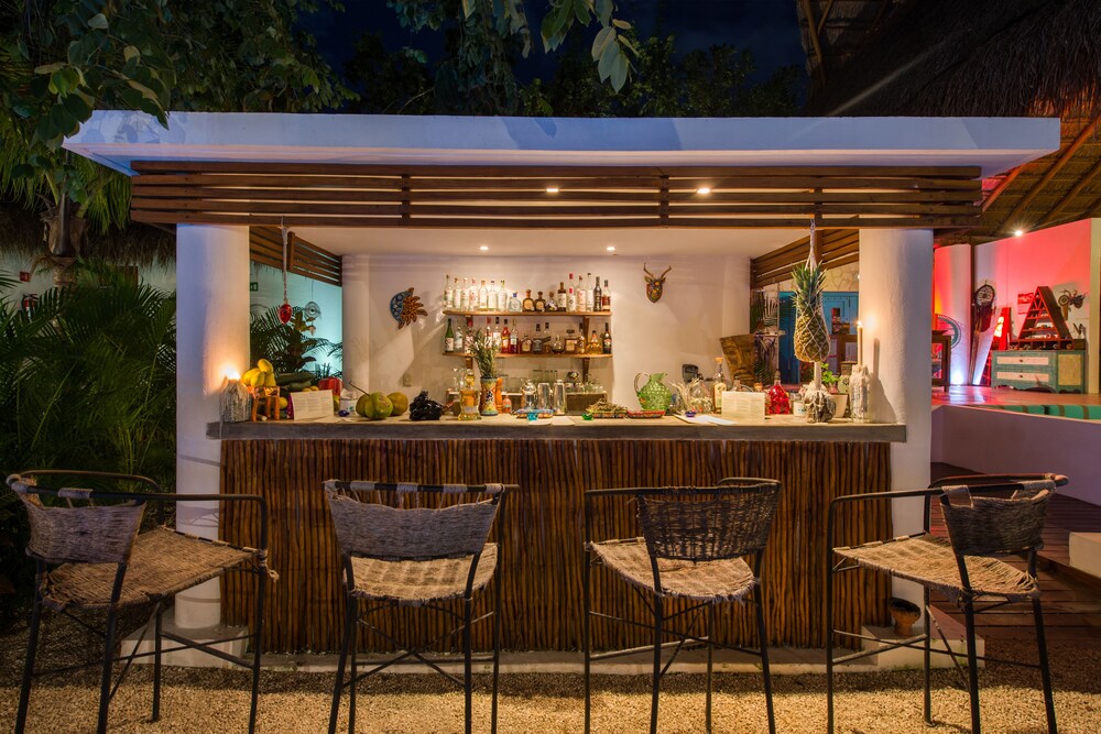 Hotel Bar