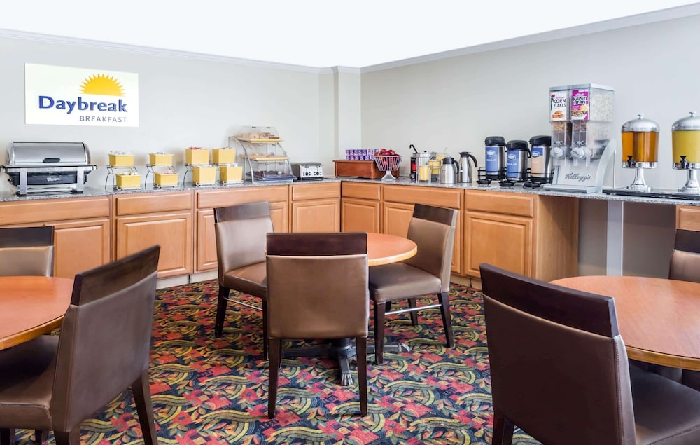 Days Inn by Wyndham Williamsburg Historic Area - photo 15
