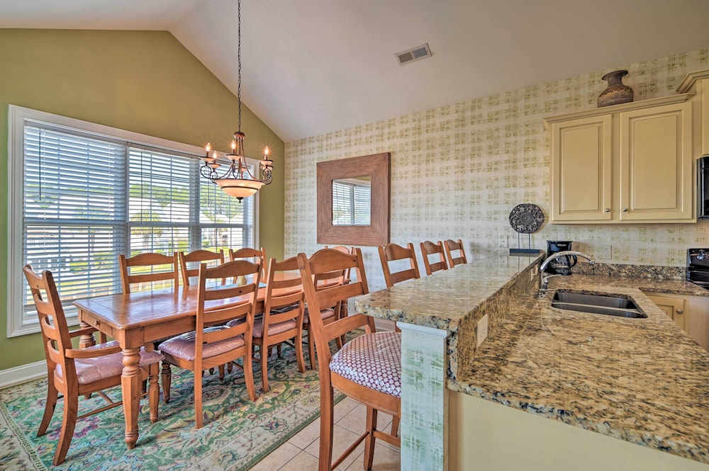 Spacious Family Retreat with Resort Amenities - photo 5
