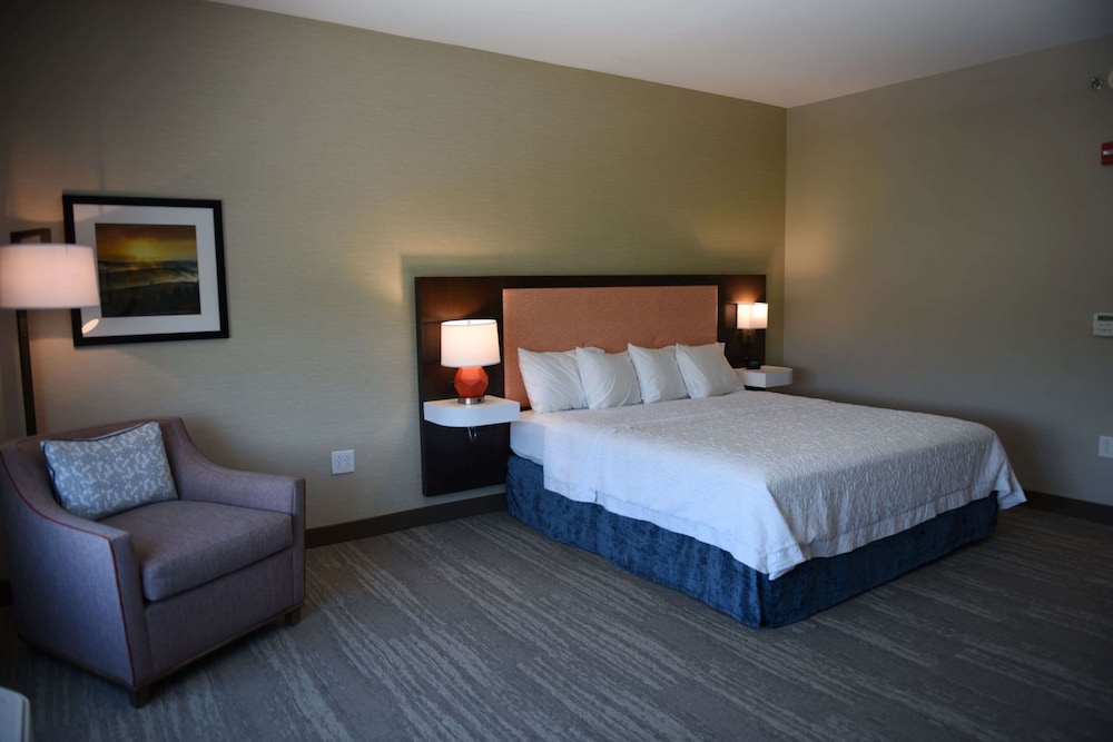 Hampton Inn & Suites Lenoir - photo 14