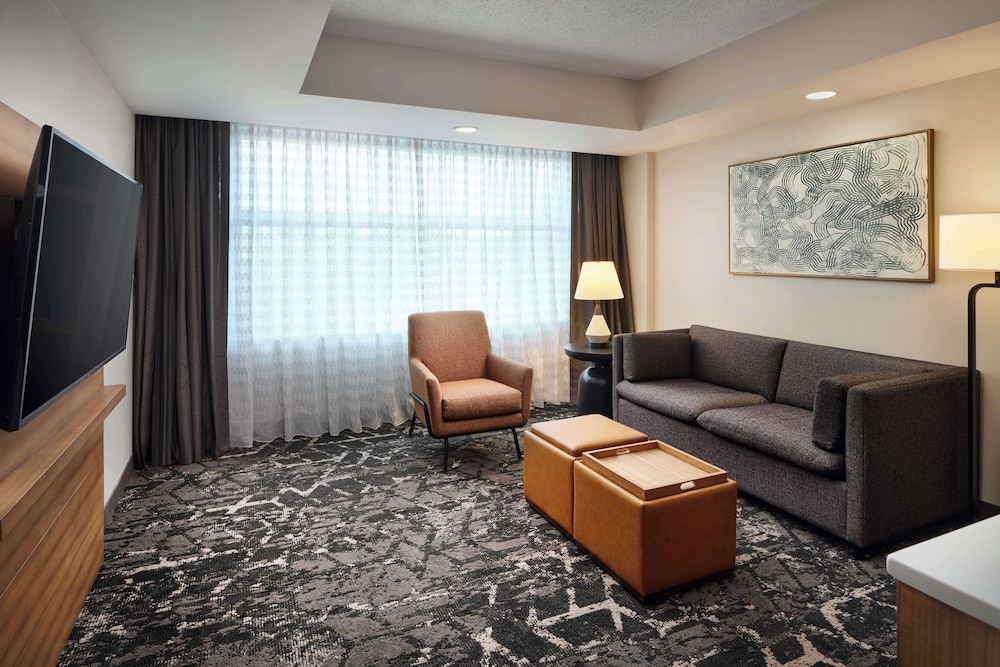 Embassy Suites by Hilton Hampton Convention Center - photo 17