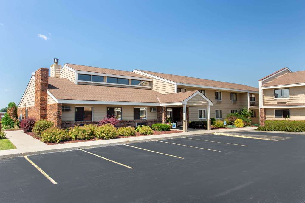 AmericInn by Wyndham West Bend — hotel in West Bend