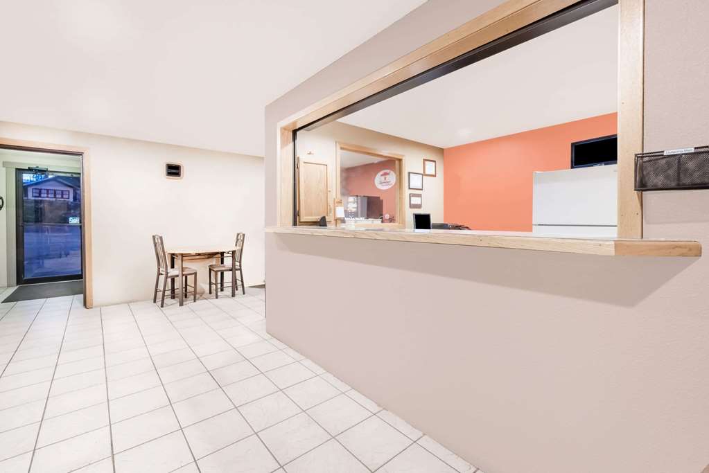 Super 8 by Wyndham Belle Fourche SD - photo 2