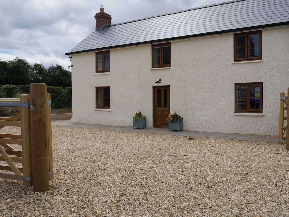 Cherry Trees 2 Bedrooms pets Ok Woodburner in Hereford, United Kingdom