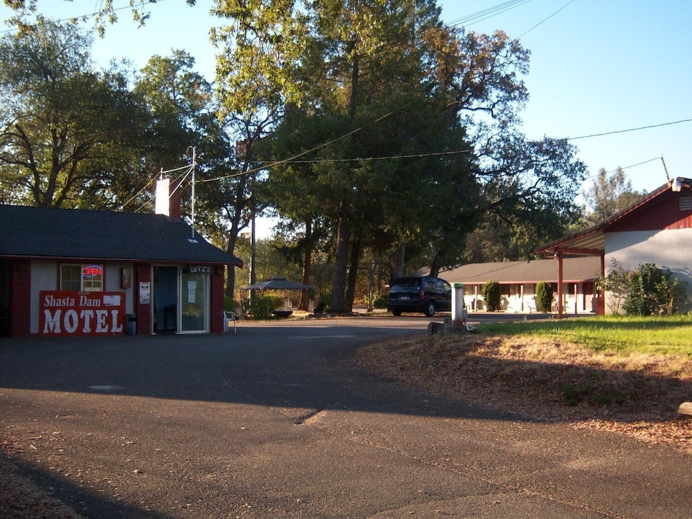 Shasta Dam Motel - photo 23