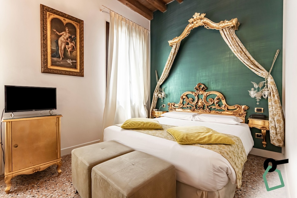 Hotiday Room Collection Dolo in Dolo, Italy