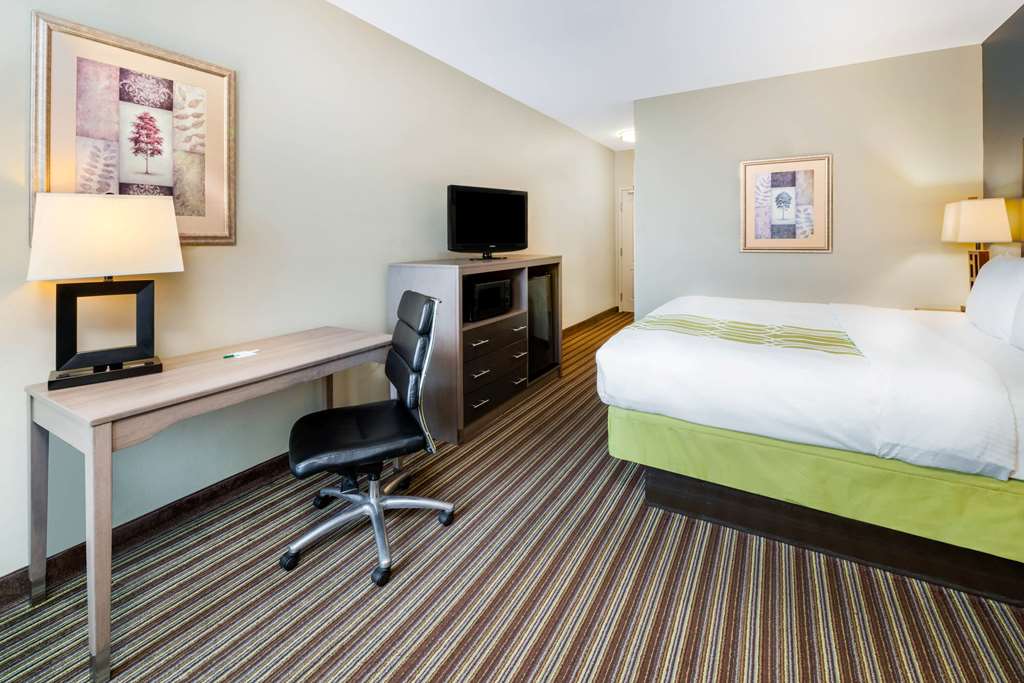 La Quinta Inn & Suites by Wyndham Broussard Lafayette Area - photo 24