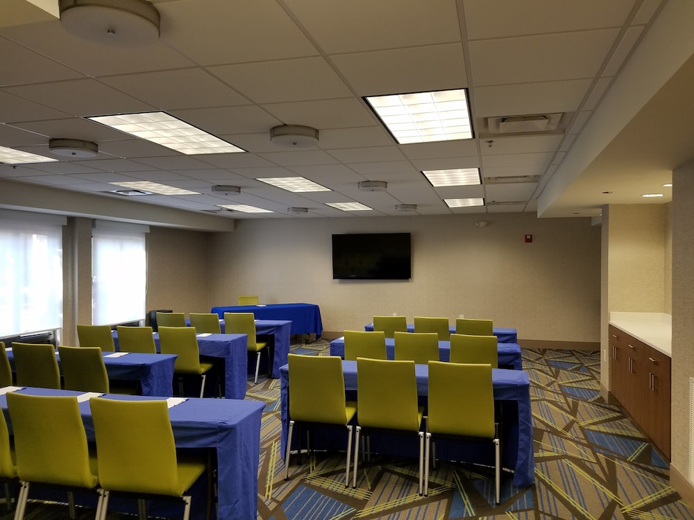 Holiday Inn Express Hotel & Suites Jacksonville South by IHG - photo 41