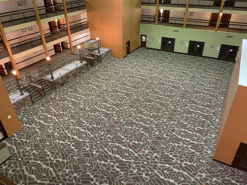 Clarion Hotel & Suites Conference Center Memphis Airport - photo 5