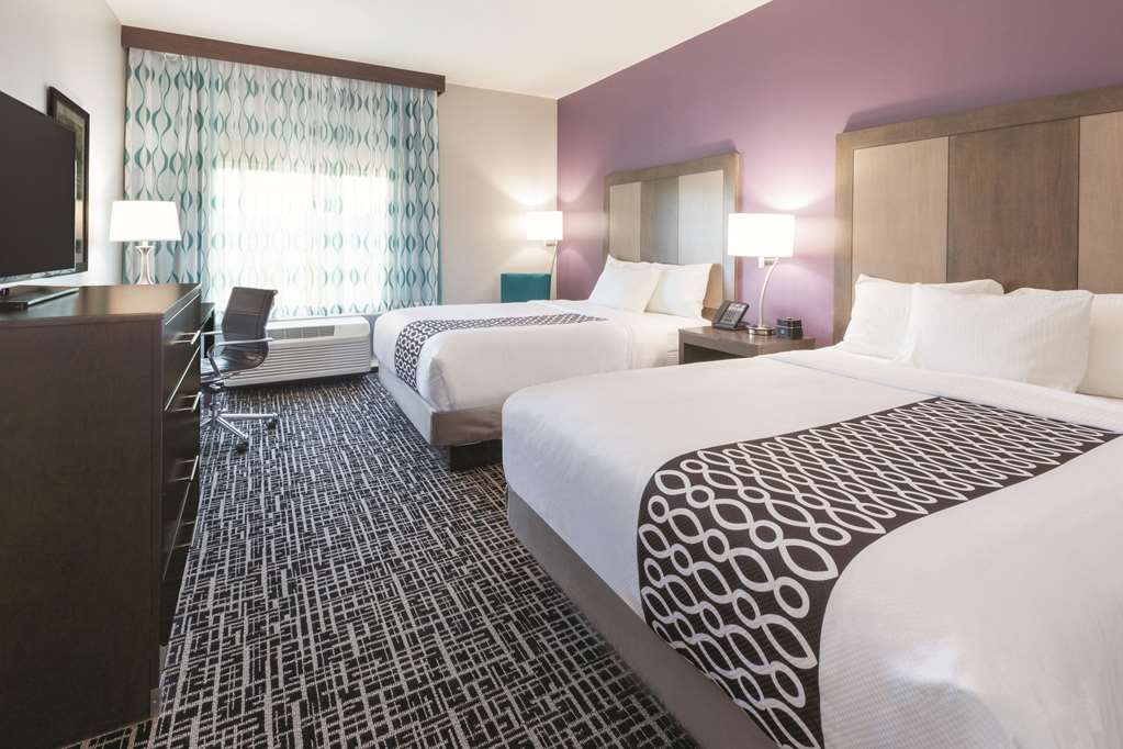 La Quinta Inn & Suites by Wyndham Terre Haute - photo 23