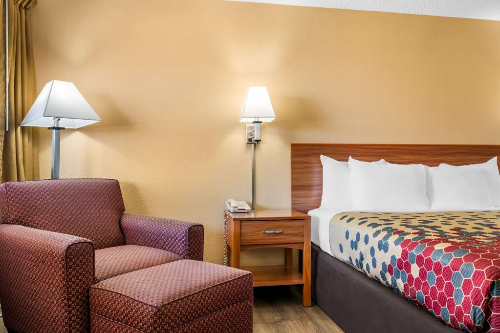 Econo Lodge Miles City I 94 - photo 22