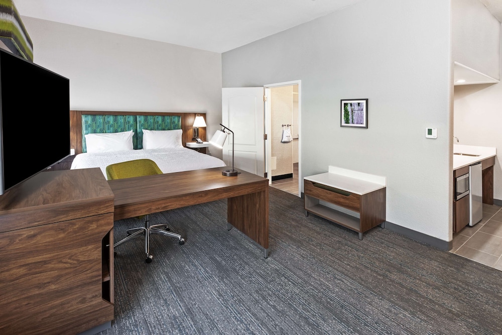 Hampton Inn & Suites Dallas I 30 Cockrell Hill - photo 8