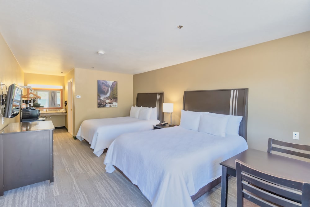 The Oakhurst Inn at Yosemite - photo 18