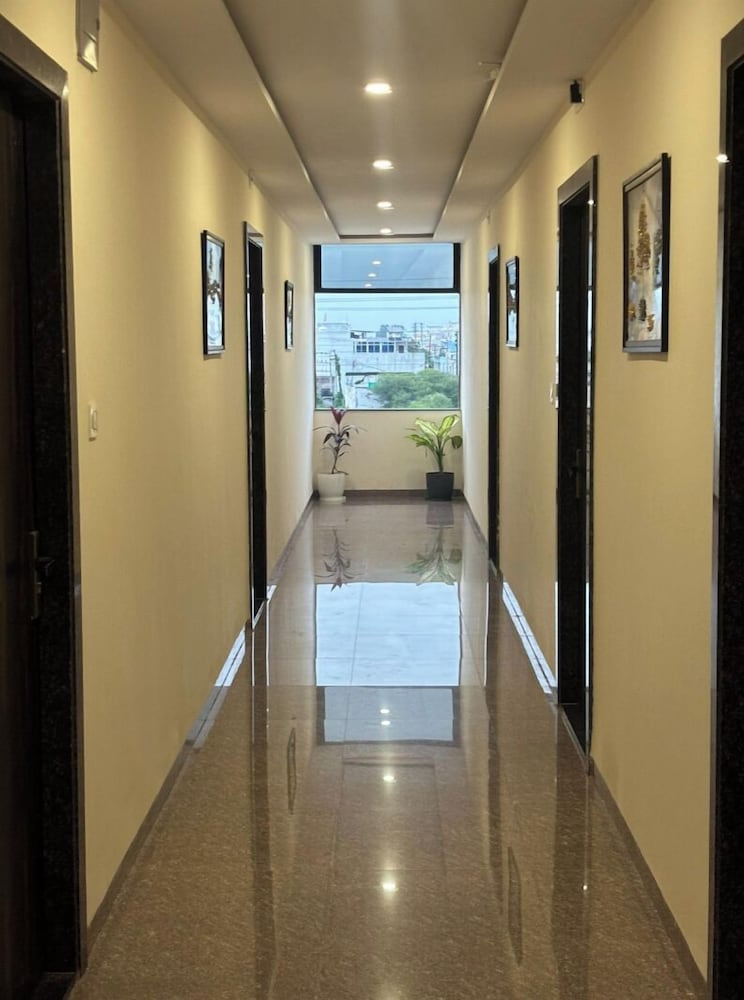 Hotel Dream Inn — hotel in Sanwer
