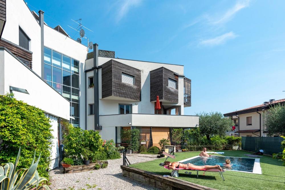 Rosy & Onyx House With Shared Pool — 4-Star Luxury Hotel in Toscolano Maderno, Italy