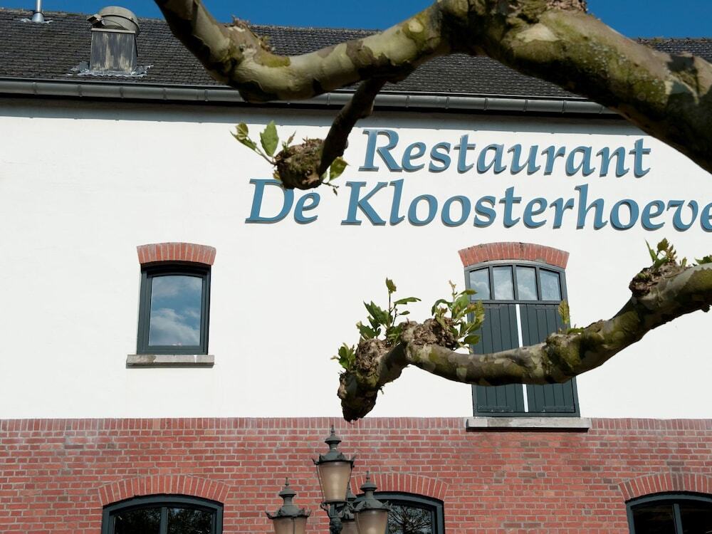 Cosy Bungalow Within De Maasduinen Area — 4-Star Luxury Hotel in Arcen, Netherlands