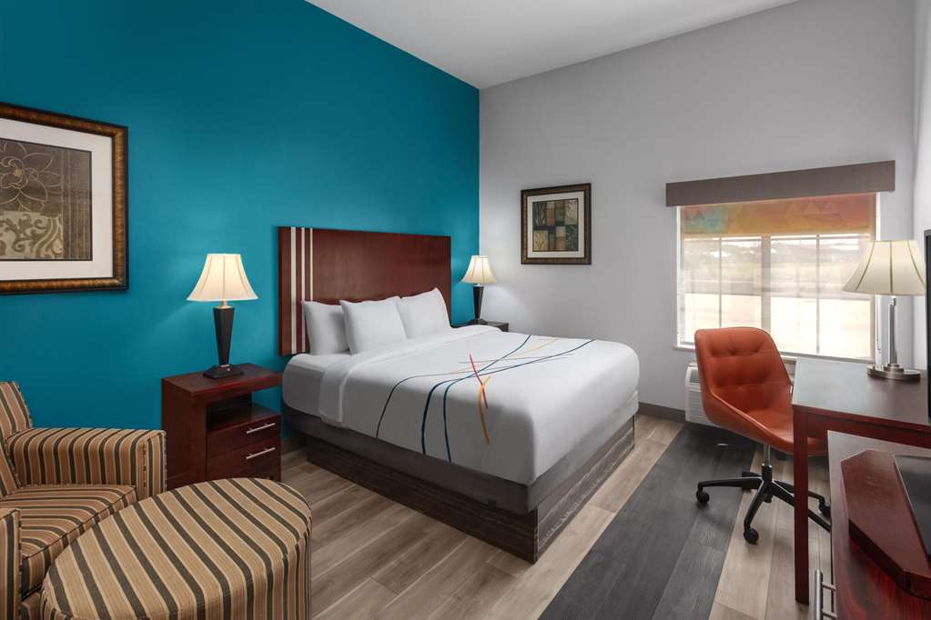 La Quinta Inn & Suites by Wyndham Woodward - photo 26