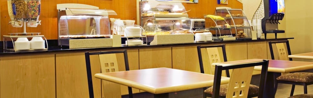 Holiday Inn Express & Suites Borger by IHG - photo 17