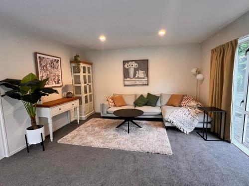 Waimairi Road Christchurch Holiday Homes — 4-Star Luxury Hotel in Christchurch, New Zealand