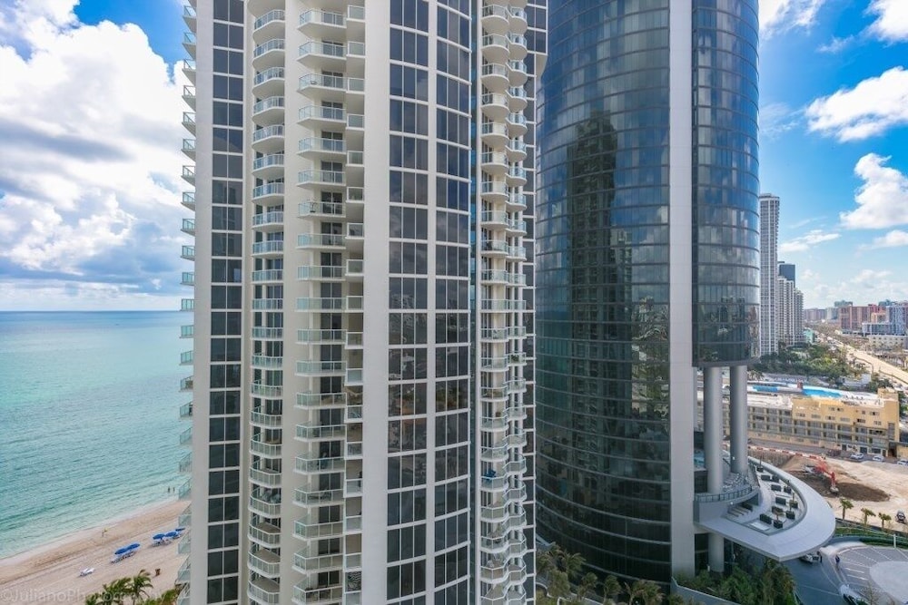 2 Br Luxury Suite In Marenas Beach Resort 2 Bedroom Condo by RedAwning - photo 32