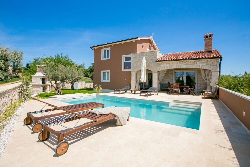Villa Dominika — 4-Star Luxury Hotel in Kastelir, Croatia