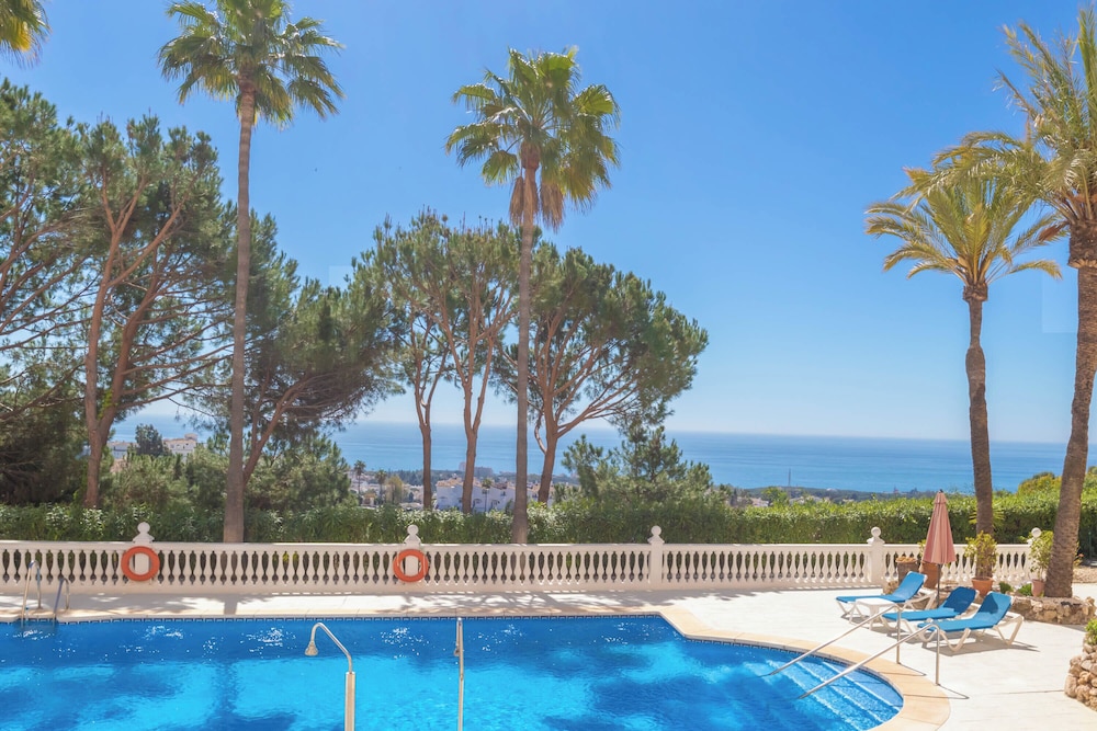 Calahonda Elegance With Pool And Sea View — 4-Star Luxury Hotel in Mijas, Spain