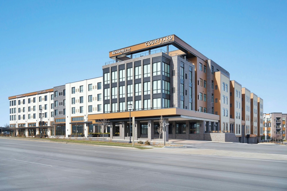 Courtyard By Marriott Milwaukee Brookfield At Poplar Creek — Brookfield