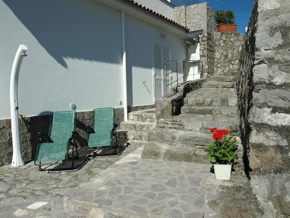 Belvedere delle Sirene with Views Pool and Guest Services by Feeling Italy — 4-Star Luxury Hotel in Sant'agnello, Italy