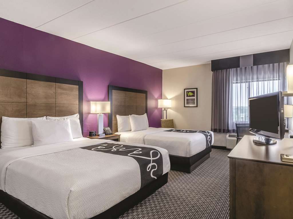 La Quinta Inn & Suites by Wyndham Warwick Providence Airport - photo 25