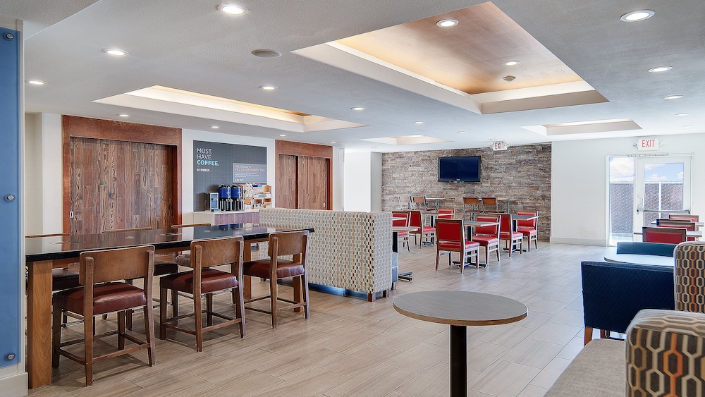 Holiday Inn Express & Suites Dinuba West by IHG - photo 34
