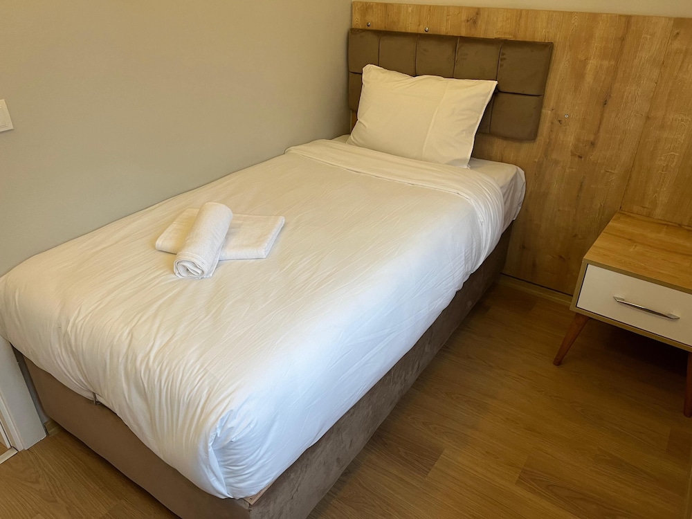 May Villas Hotel — Uenye — photo 4