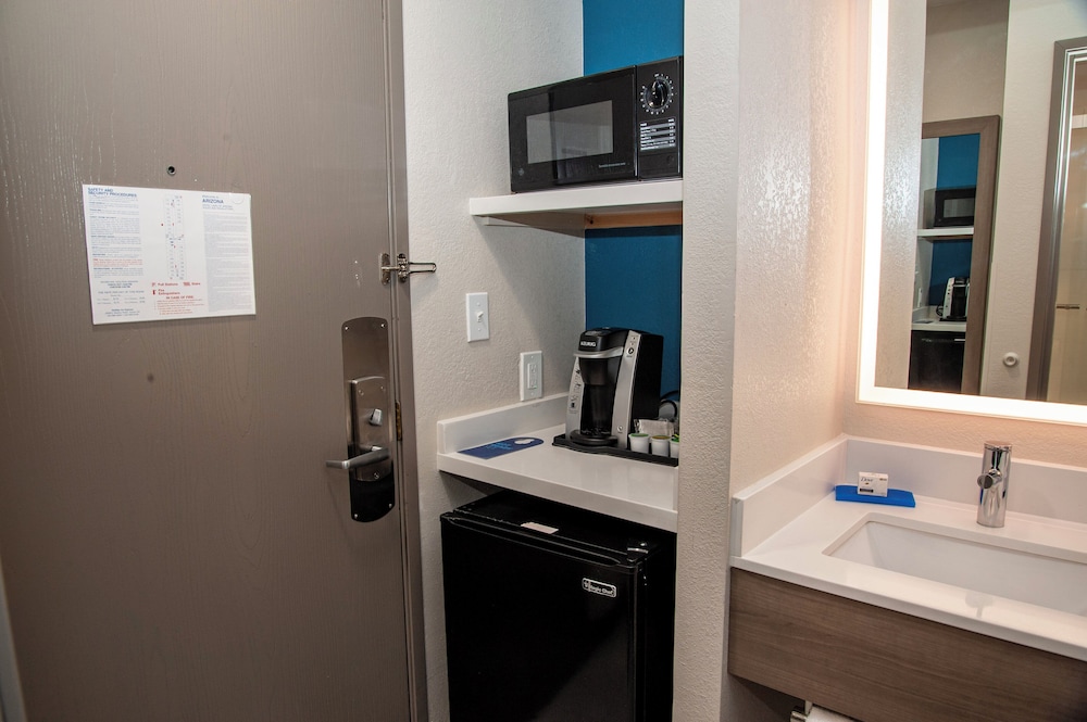 Holiday Inn Express Airport Tucson by IHG - photo 38