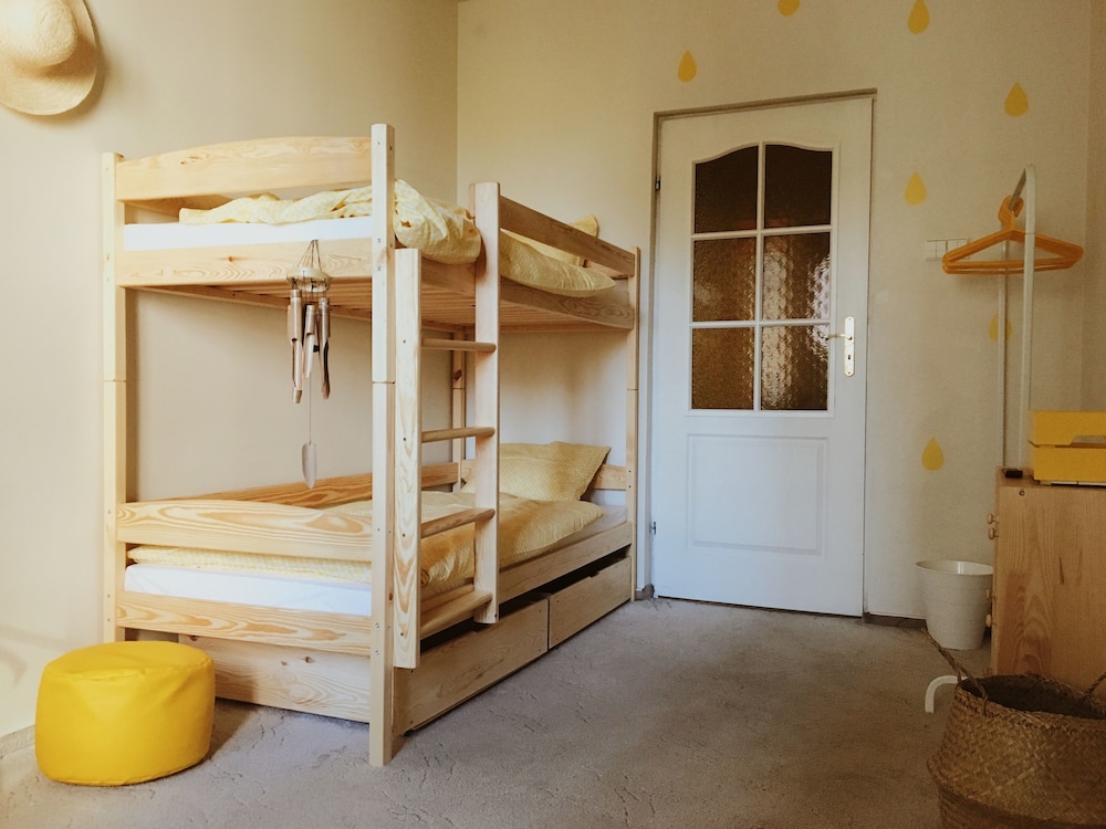 Lucka Rooms Here Comes The Sun B24.3 — hotel in Wola