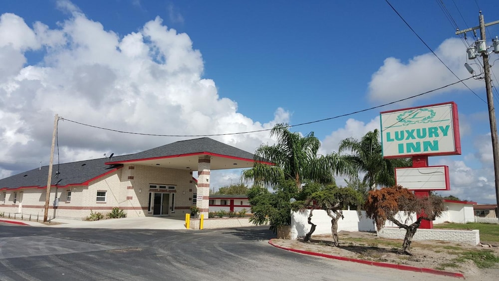 Luxury Inn & RV Park — hotel in Kenedy