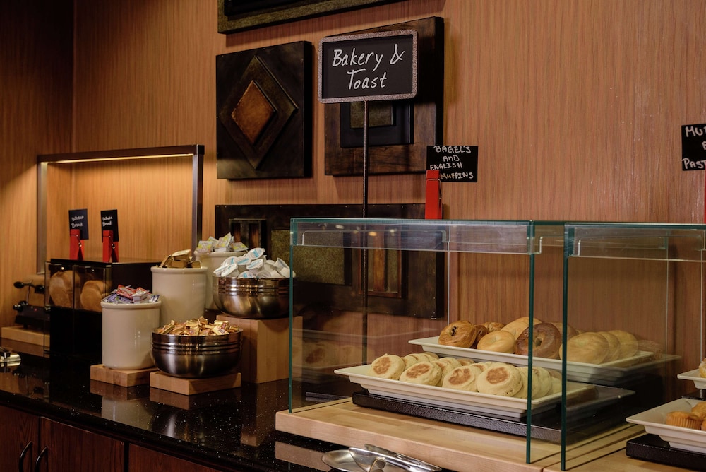 Embassy Suites by Hilton Minneapolis North - photo 32