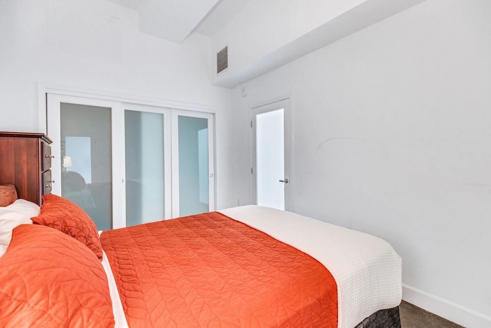 One Lux Stay HWH Downtown Los Angeles - photo 24