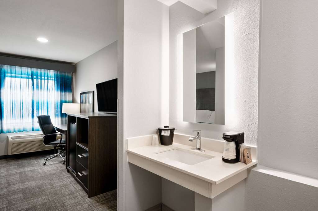 La Quinta Inn by Wyndham Indianapolis Airport Executive Dr - photo 17