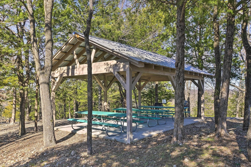 Condo in Lakefront Resort with Boat Launch and Pool - photo 14