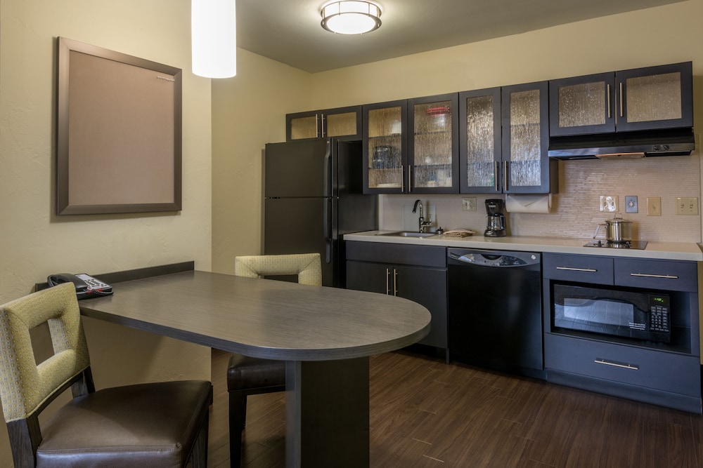 Candlewood Suites Midwest City by IHG - photo 11