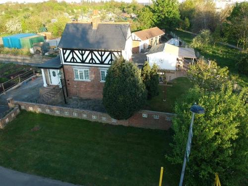 Idyllic Cottage in Jubilee Park — 4-Star Luxury Hotel in London, United Kingdom